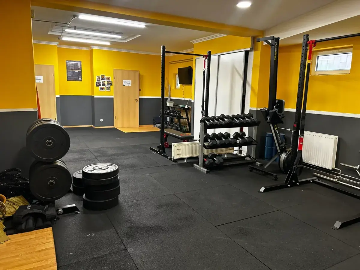 Cross terem – súlyok és tükör